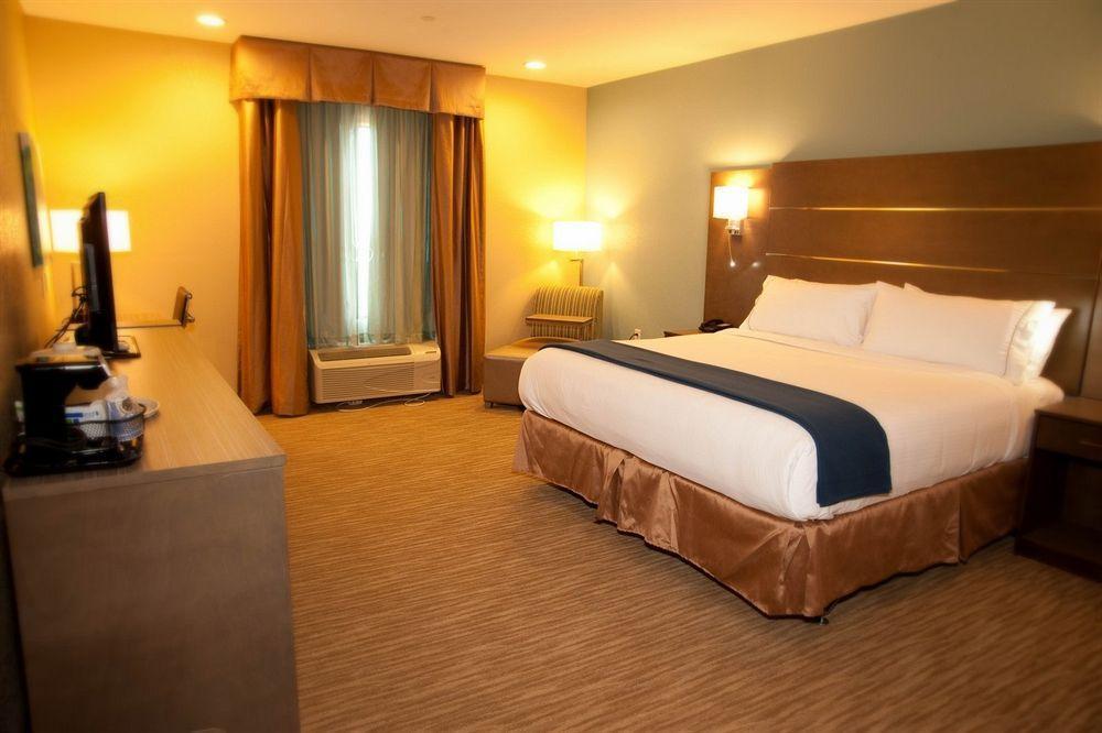 Holiday Inn Express And Suites Schulenburg By Ihg Екстериор снимка