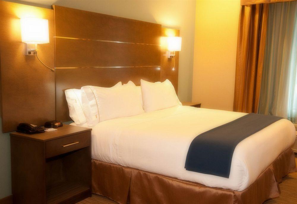Holiday Inn Express And Suites Schulenburg By Ihg Екстериор снимка