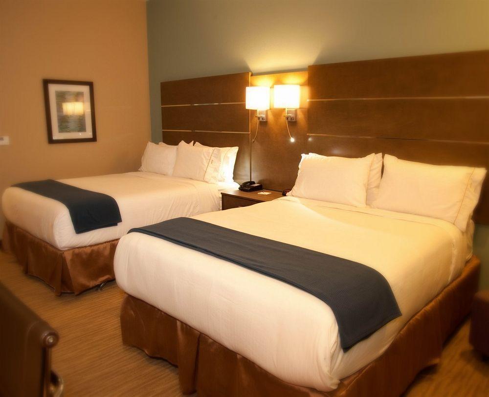 Holiday Inn Express And Suites Schulenburg By Ihg Екстериор снимка