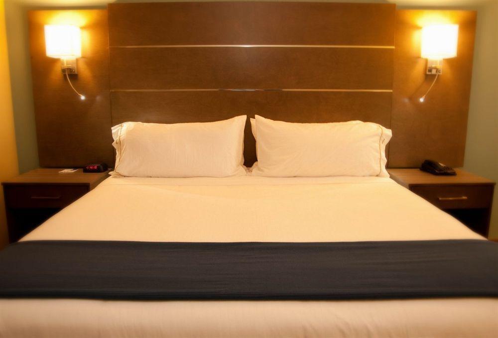 Holiday Inn Express And Suites Schulenburg By Ihg Екстериор снимка