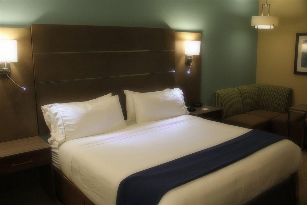 Holiday Inn Express And Suites Schulenburg By Ihg Екстериор снимка